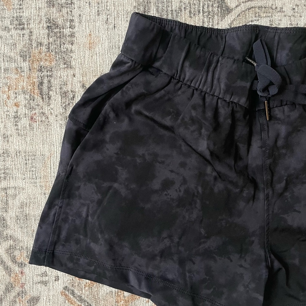 Black camo shorts - Small
